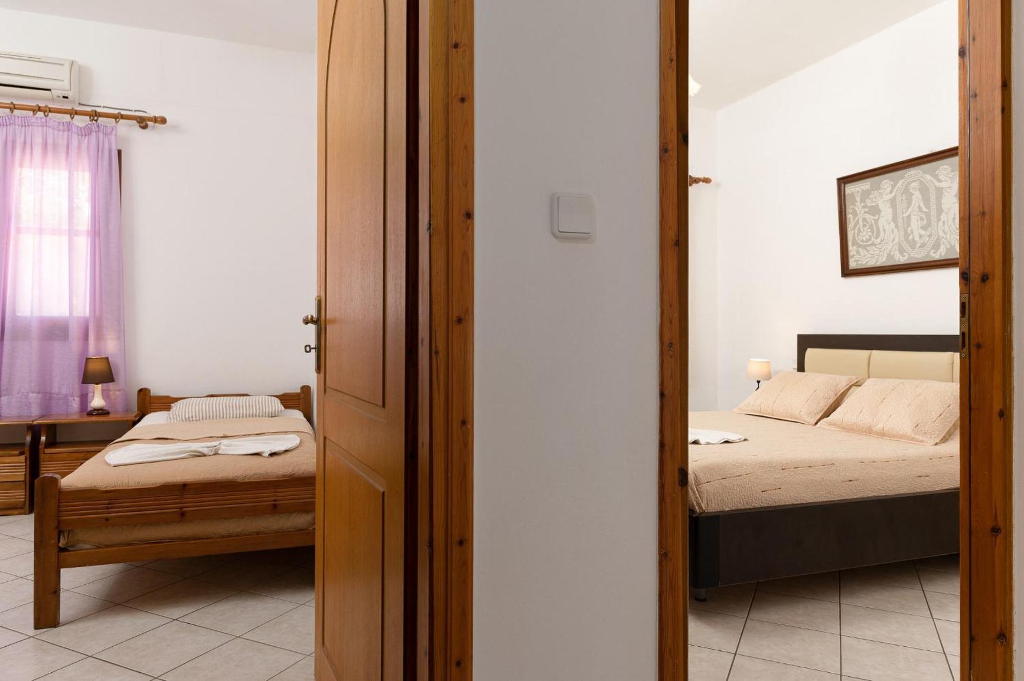 Villas Alexandros Kalamaki  Bilik gambar